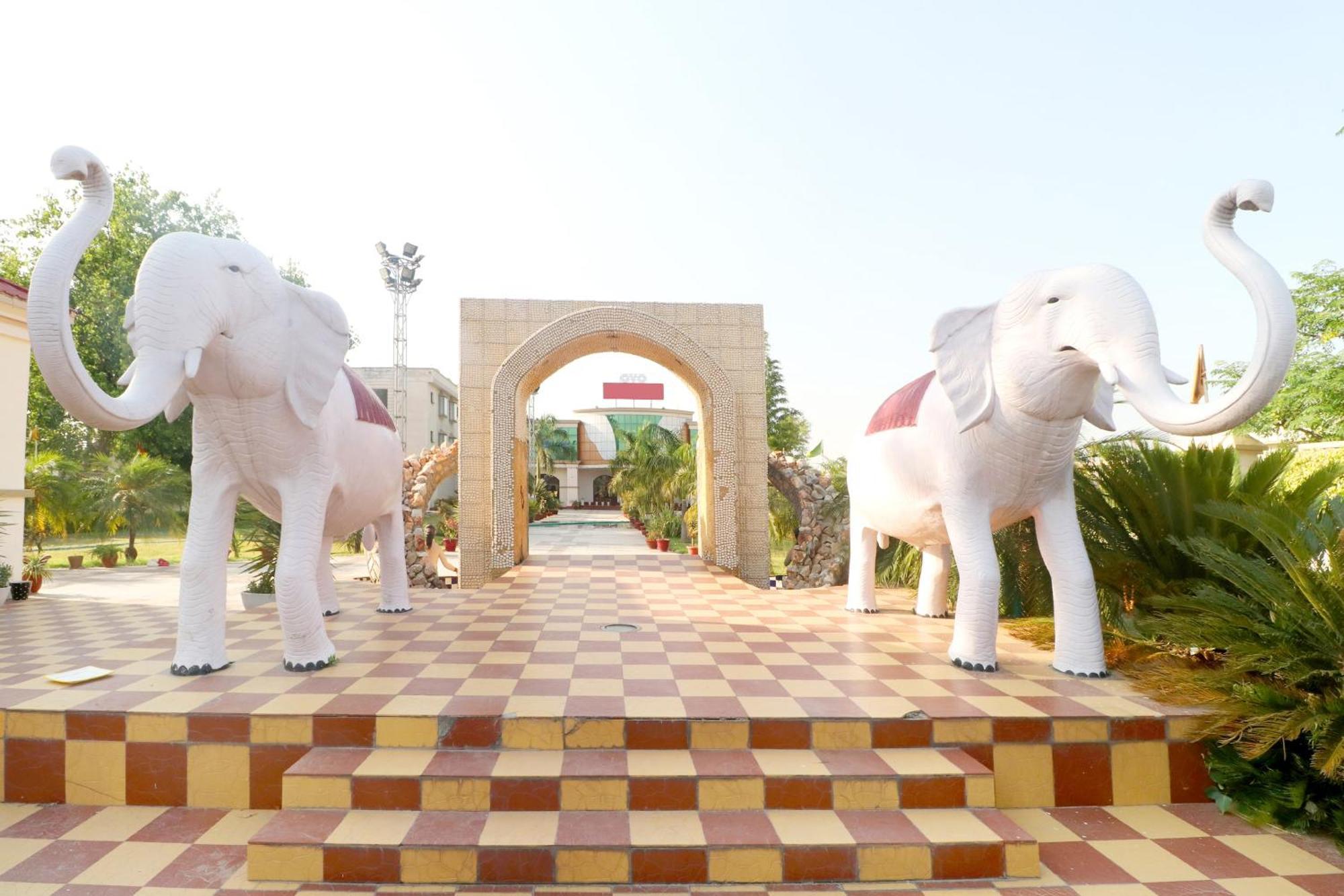 منتجع أو واي أو 36854 سانجام Shāhpur المظهر الخارجي الصورة